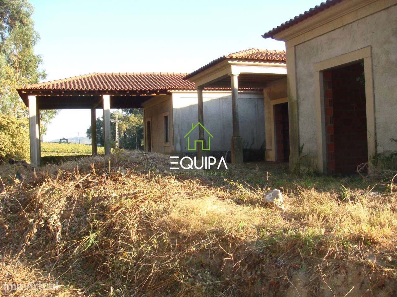 Terreno para construção (com moradia  T-5, construída em grosso), e-14