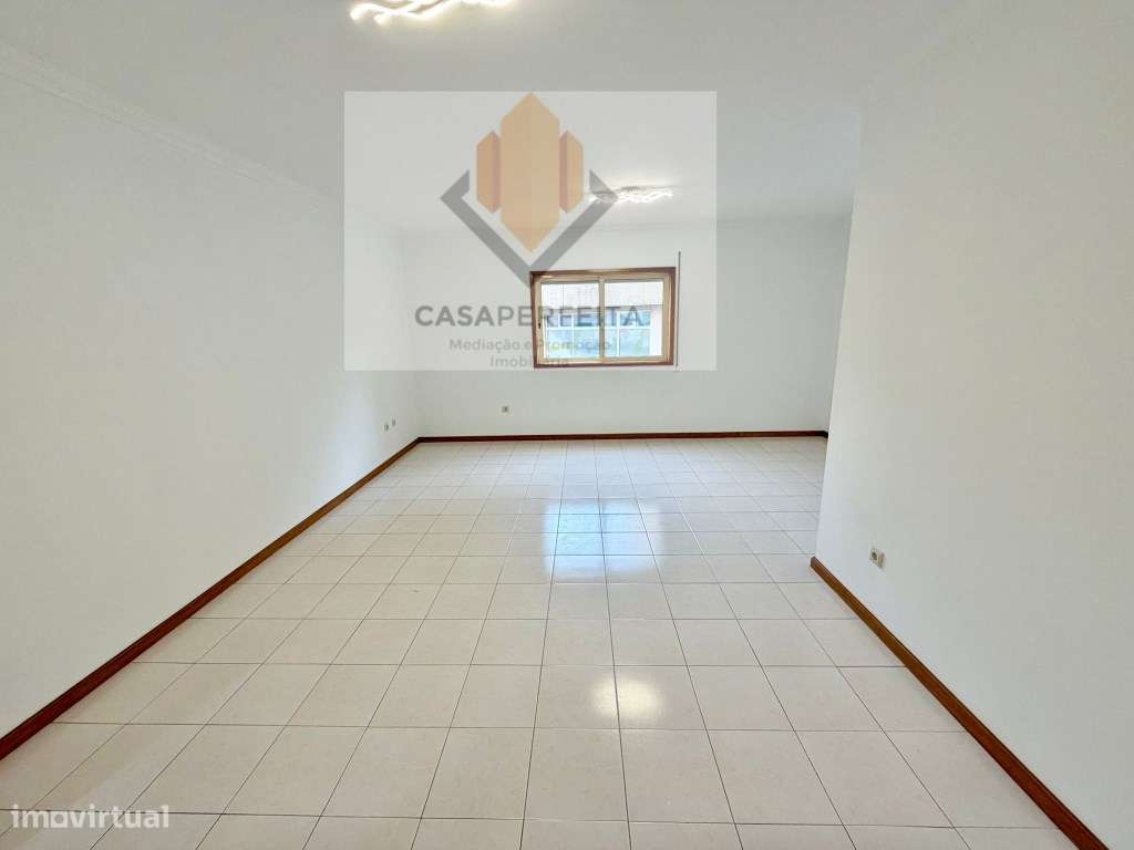 Apartamento T1 Renovado com Varanda e Lugar de Garagem - Centro de ... - Grande imagem: 5/21