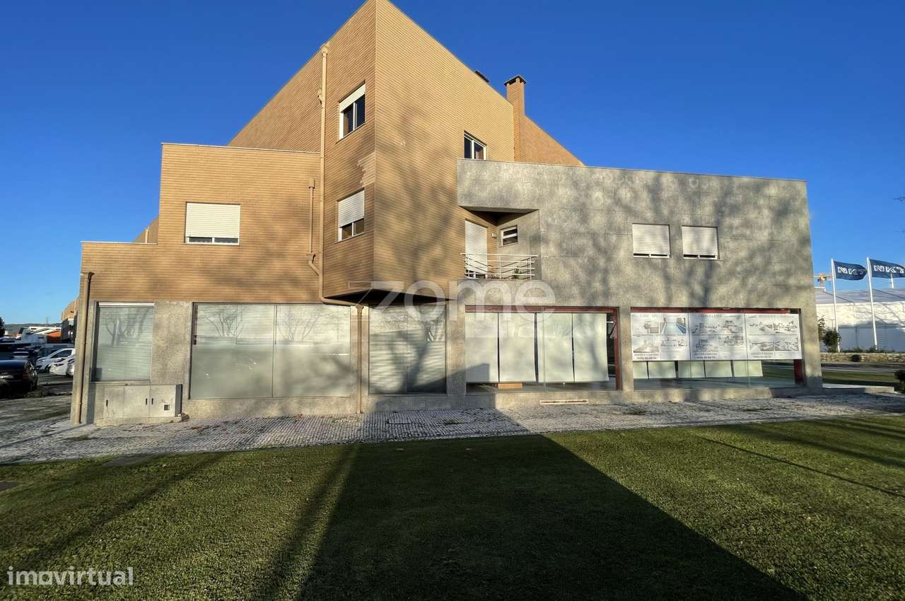 Loja de gaveto na Entrada Sul de Esposende | Visibilidade máxima - Grande imagem: 2/25