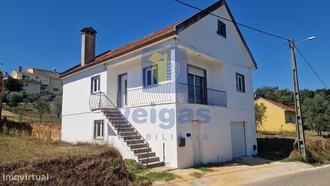 Moradia isolada T2 renovada, com terreno de 700m2 e garagem, em Vermoi-0