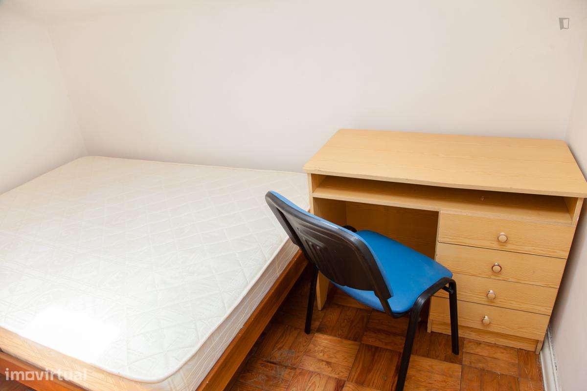 Quarto - localizado em Montes Claros Coimbra - Grande imagem: 5/8