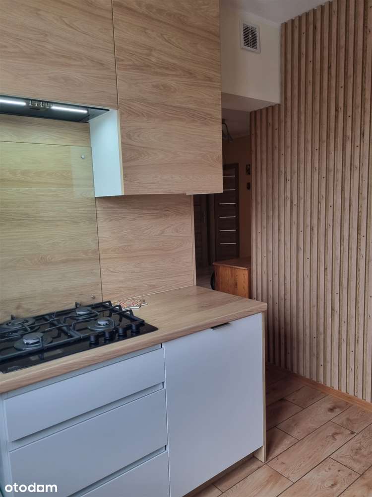 Trzy pokoje i kuchnia ogrodzony blok cegła parking-7