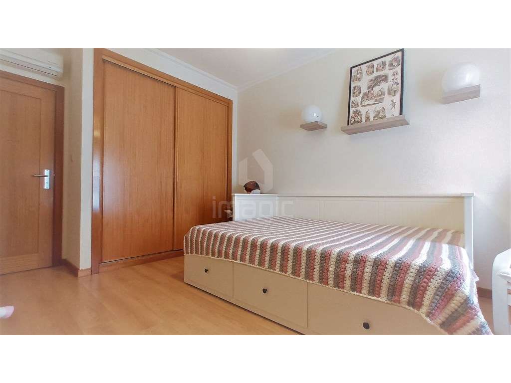 Apartamento T2 Usado com lugar de estacionamento em Vialonga-15