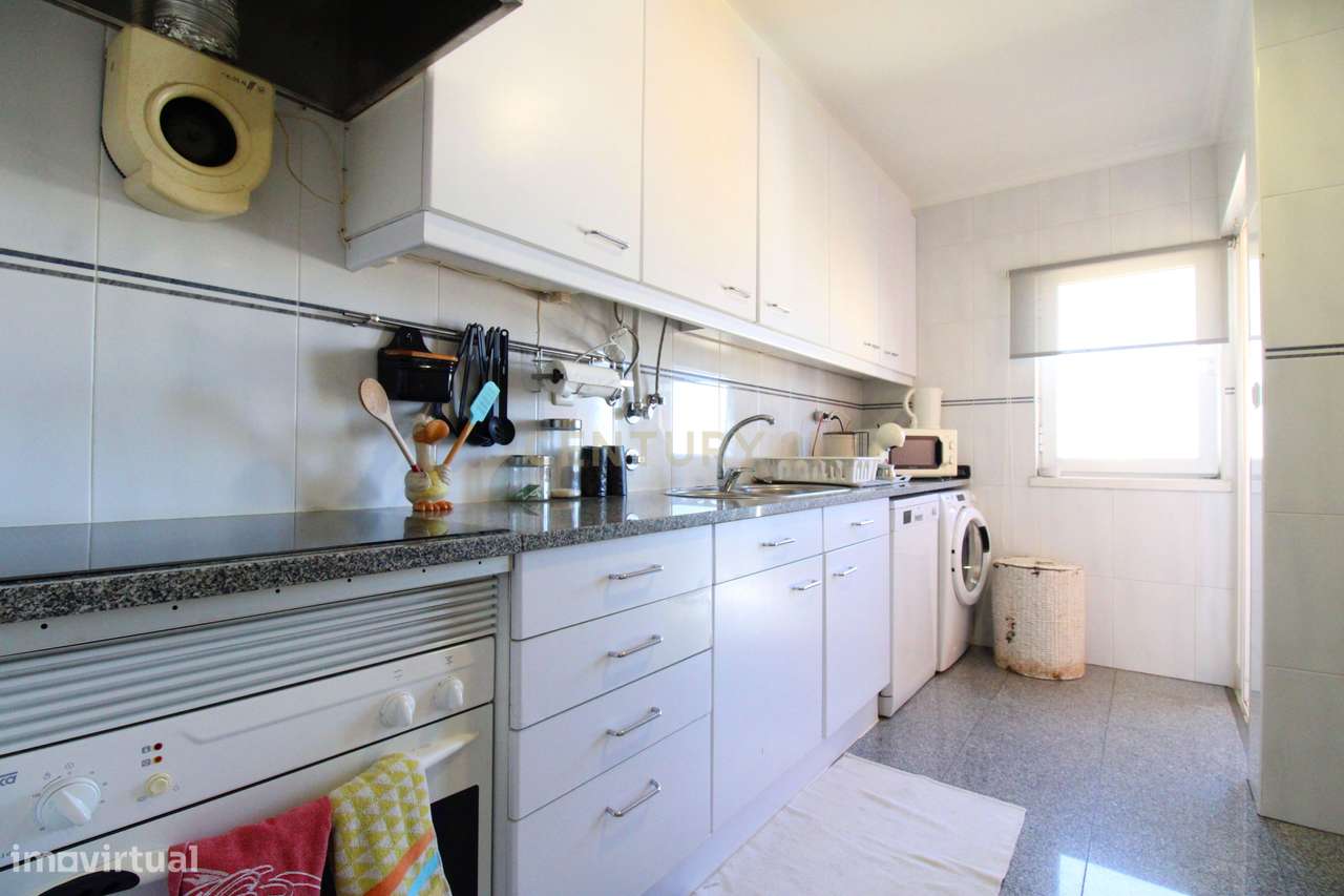 ✨ Oportunidade Única – T2 no Monte da Caparica ✨ - Grande imagem: 1/22