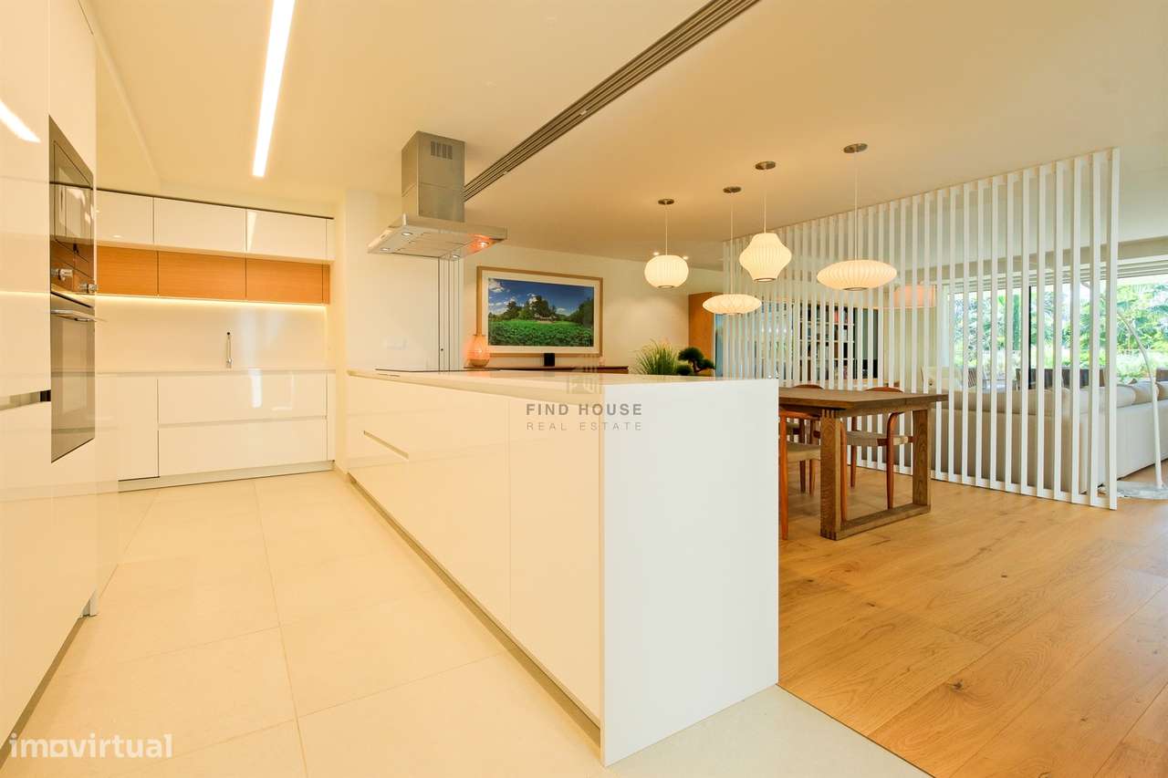 Apartamento T3 em condomínio privado, com terraços e garagem, no Prínc-20