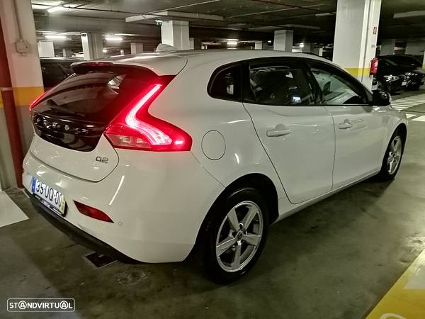 Volvo V40 2.0 D2 Momentum - 4