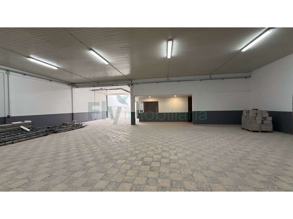 Arrenda-se armazém - S.Miguel Vizela - Grande imagem: 4/10