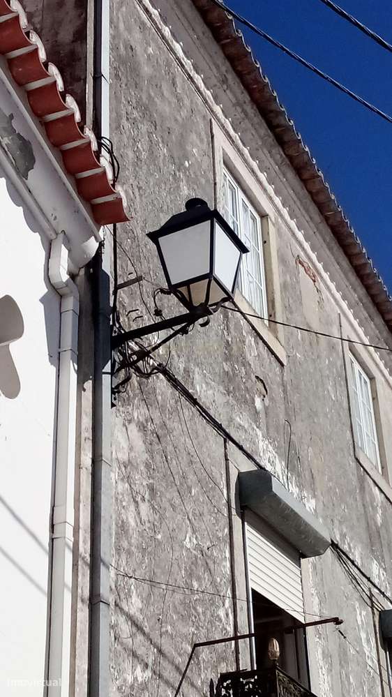 Prédio tradicional com 3 pisos junto Zona Ribeirinha de Alcácer do Sal - Grande imagem: 3/12
