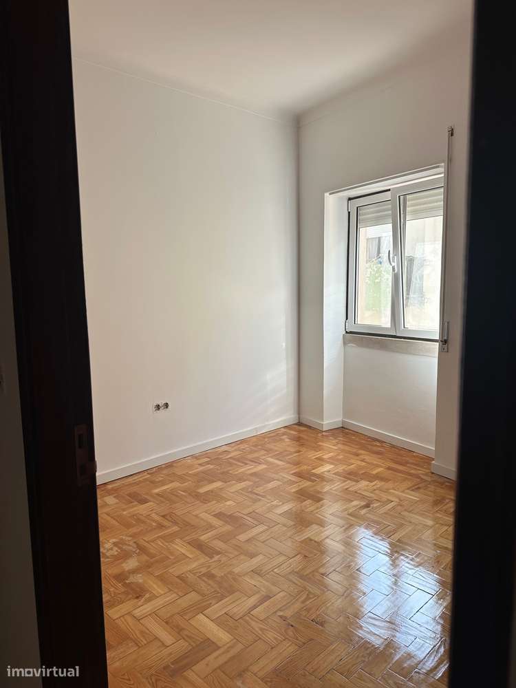 Apartamento T3+2, com 3 casas de banho e garagem-9