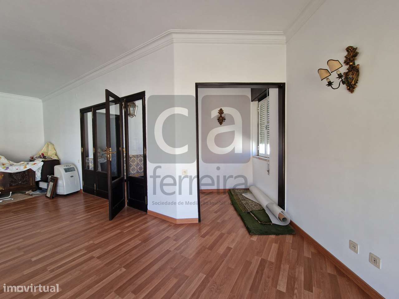 Moradia T3+1 no centro de Almeirim com garagem ampla e quintal-27