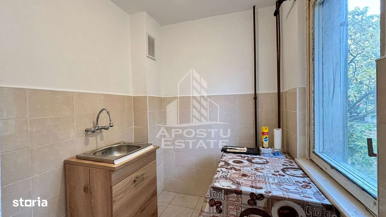 Apartament cu 2 camere in zona Sagului, etajul intai - Imagine principală: 5/8