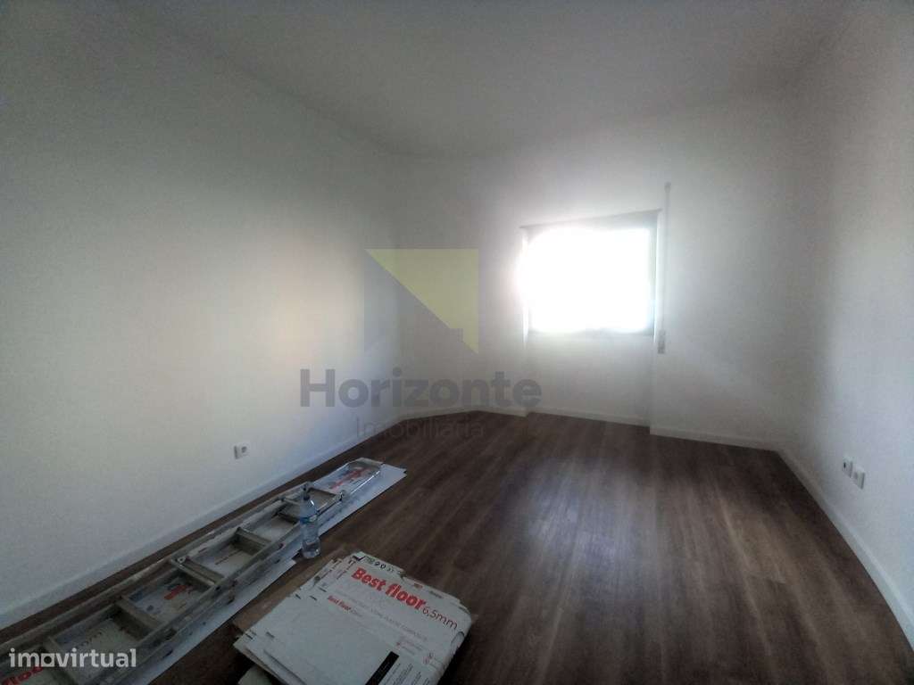 APARTAMENTO T2 COMPLETAMENTE REMODELADO - BARREIRO-12
