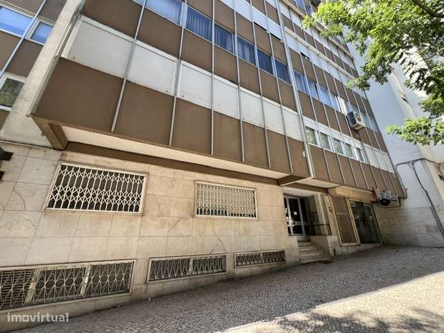 Oportunidade de Investimento, loja c/dois pisos em Benfica!-11
