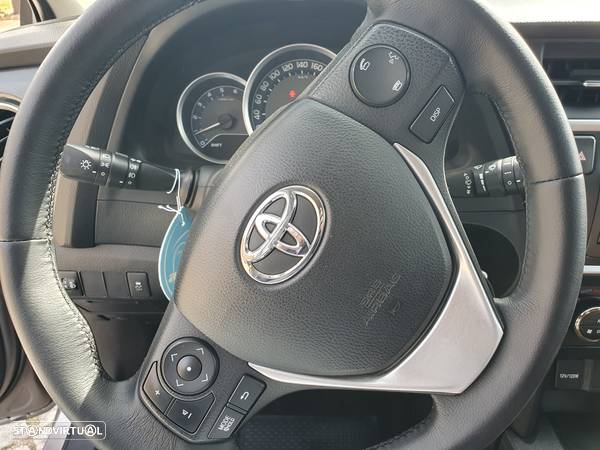 Toyota Auris 1.4 D-4D Exclusive+Navi - 10