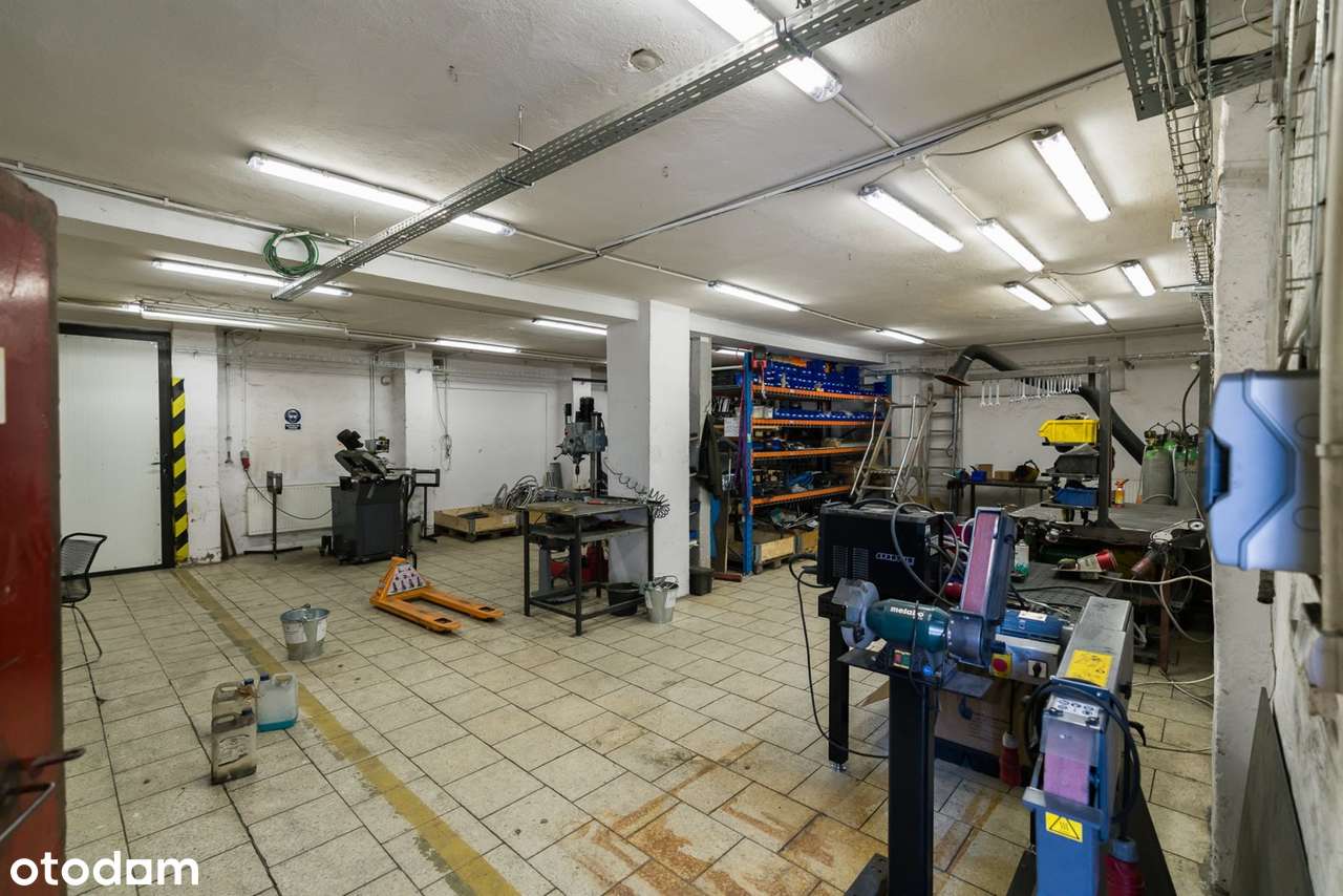 Obiekt produkcyjno - magazynowy z zapleczem.-12