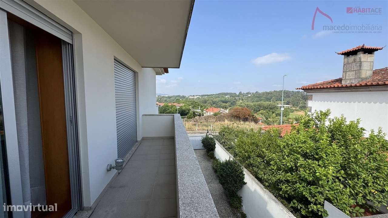 Moradia Isolada T3 com Piscina em Adaufe, Braga-36