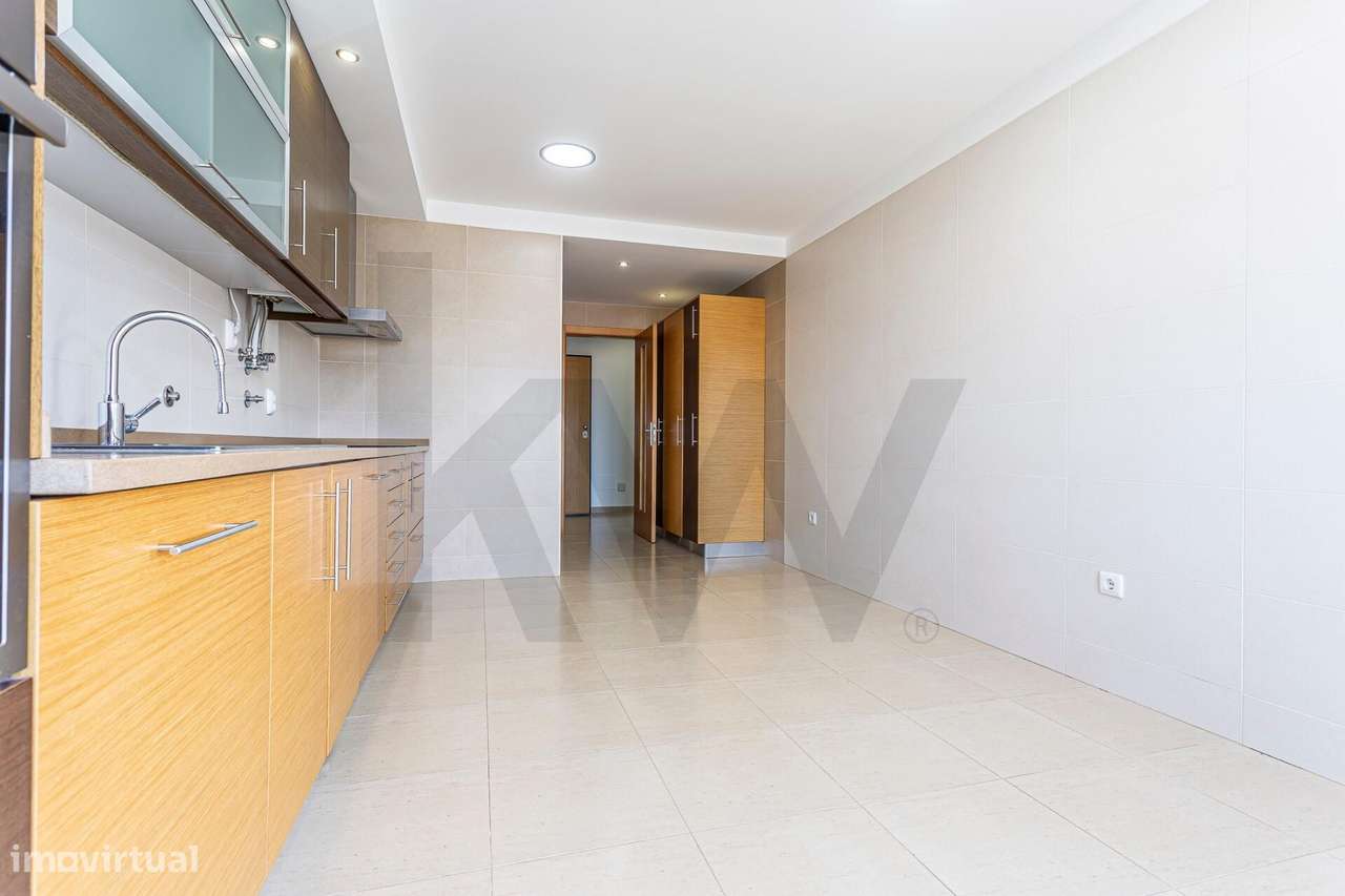 Apartamento T3 Duplex com aproveitamento superior | 5 Quartos | Garage-39