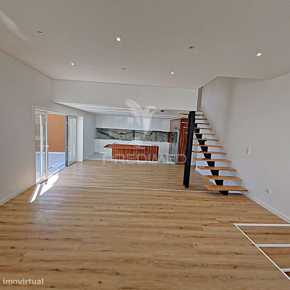 Moradia T4+1 com jardim, terraço e box em Águas Santas - Grande imagem: 4/18