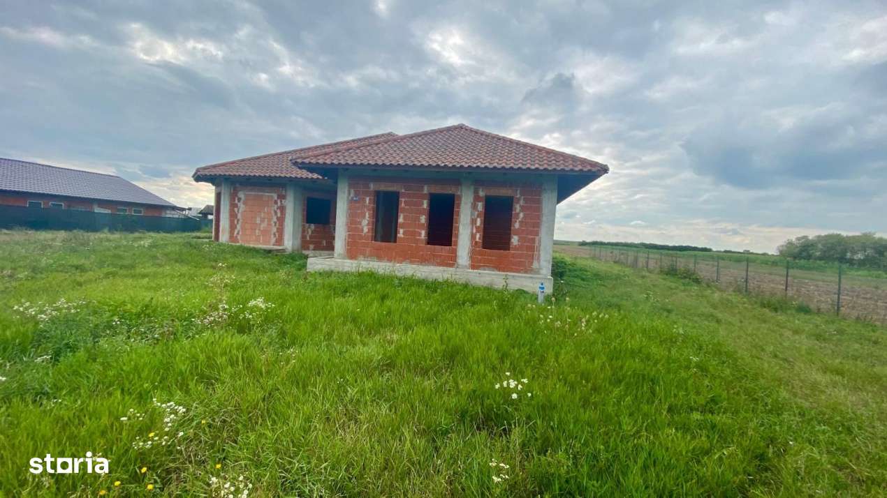 Casa in stadiu de rosu, localitatea Madaras - Imagine principală: 4/19