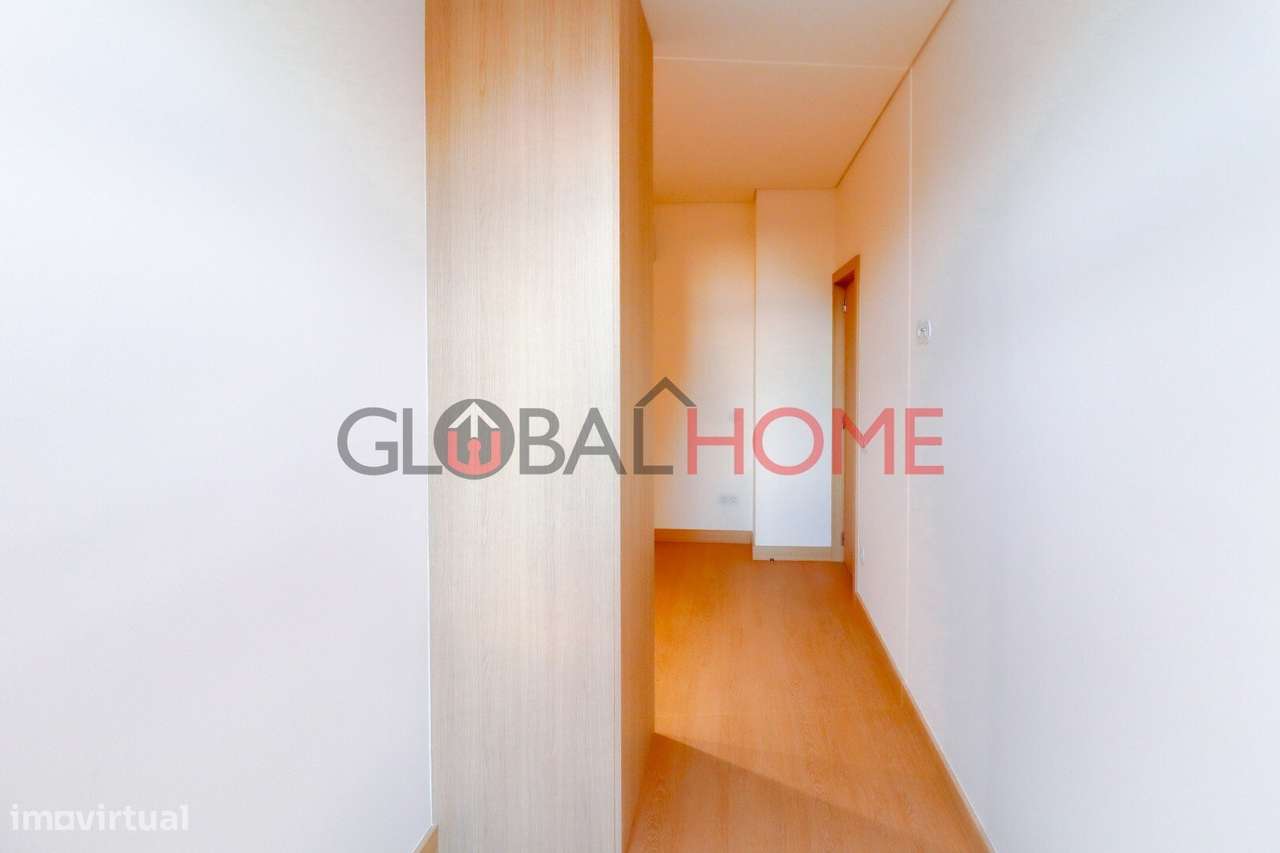 Apartamento T2 Renovado com Terraço em Fânzeres-42