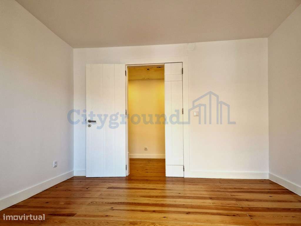 Apartamento T3 na Rua dos Fanqueiros, com vista para o Castelo de S...-16