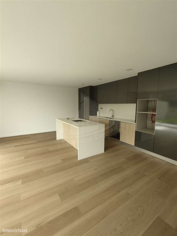 Moradia de 2 pisos com vistas fabulosas-6