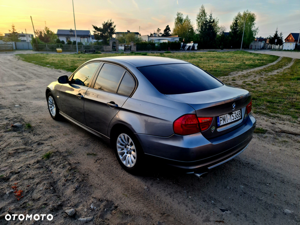 BMW Seria 3 318d DPF Edition Lifestyle - 9