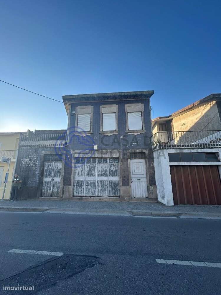 Armazém e habitação com 455 m2 de área útil, com logradouro, para recu - Grande imagem: 5/15