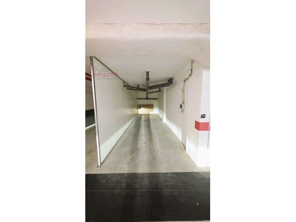 T2 Semi-Novo (2025) | Rotunda do Picoto | Garagem 23m² | 2 Varandas-19