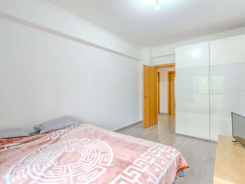 Apartamento T2 no Cacém com Arrecadação | Junto à Estação-3