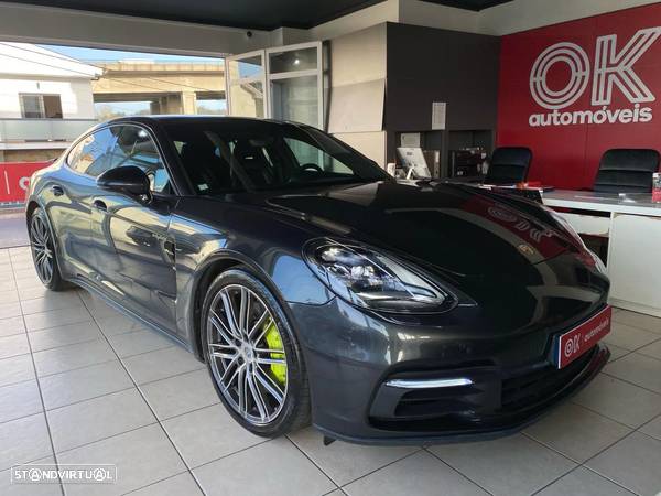 Porsche Panamera 4 E-Hybrid 10 Years Edition - 3