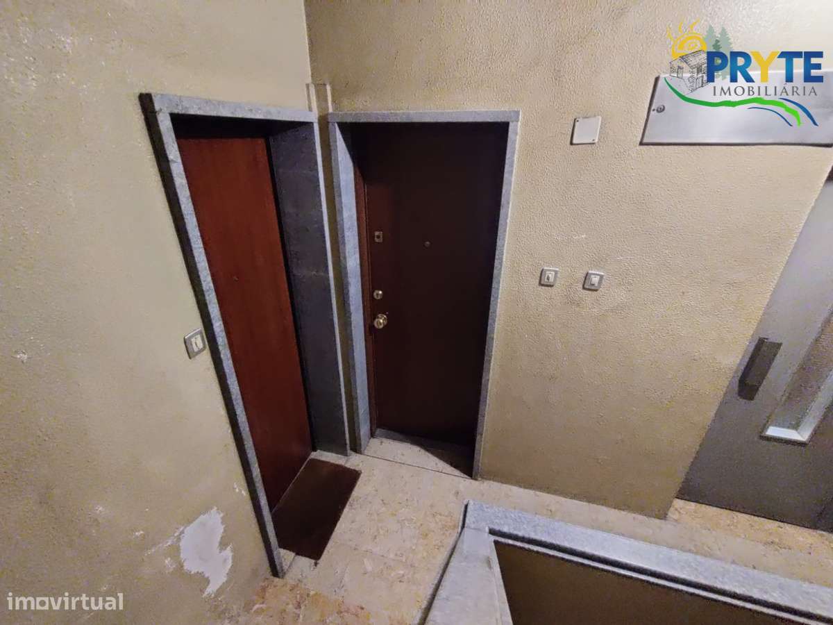 Apartamento T1+1 situado em Campolide-10