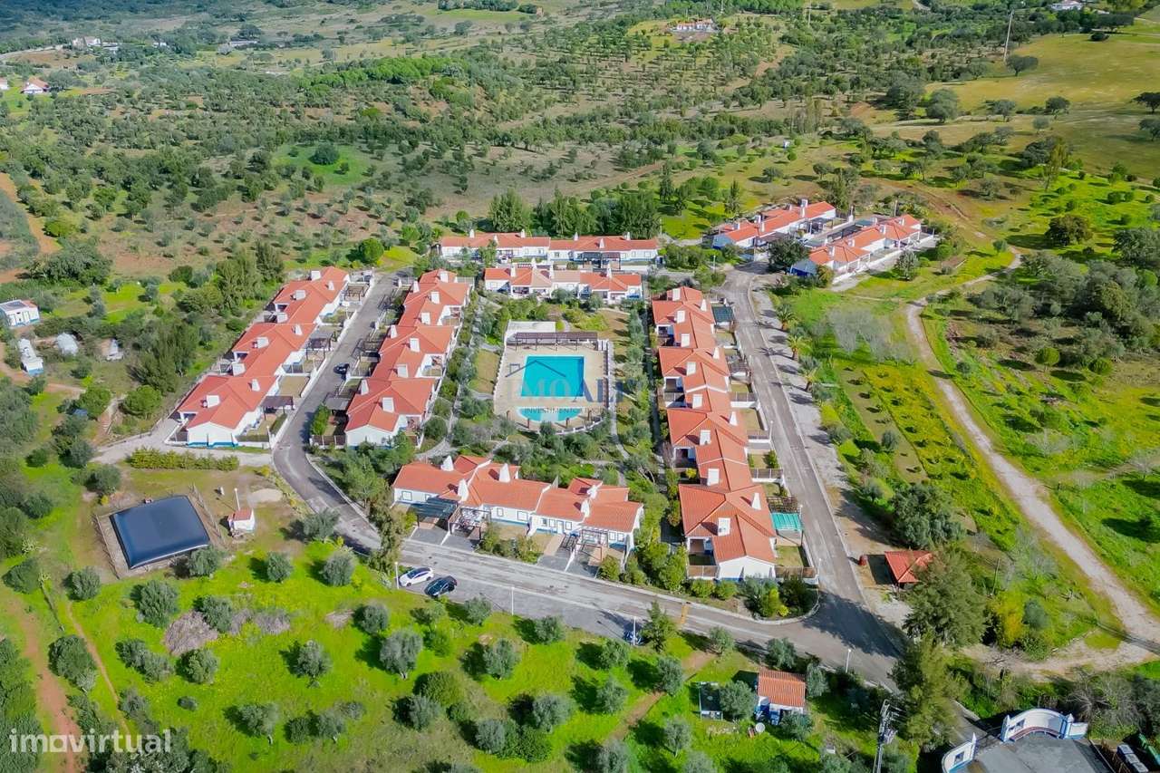 Moradia T3 com sotão e piscina no Condomínio Vila Nova Sta Susana, A - Grande imagem: 4/22
