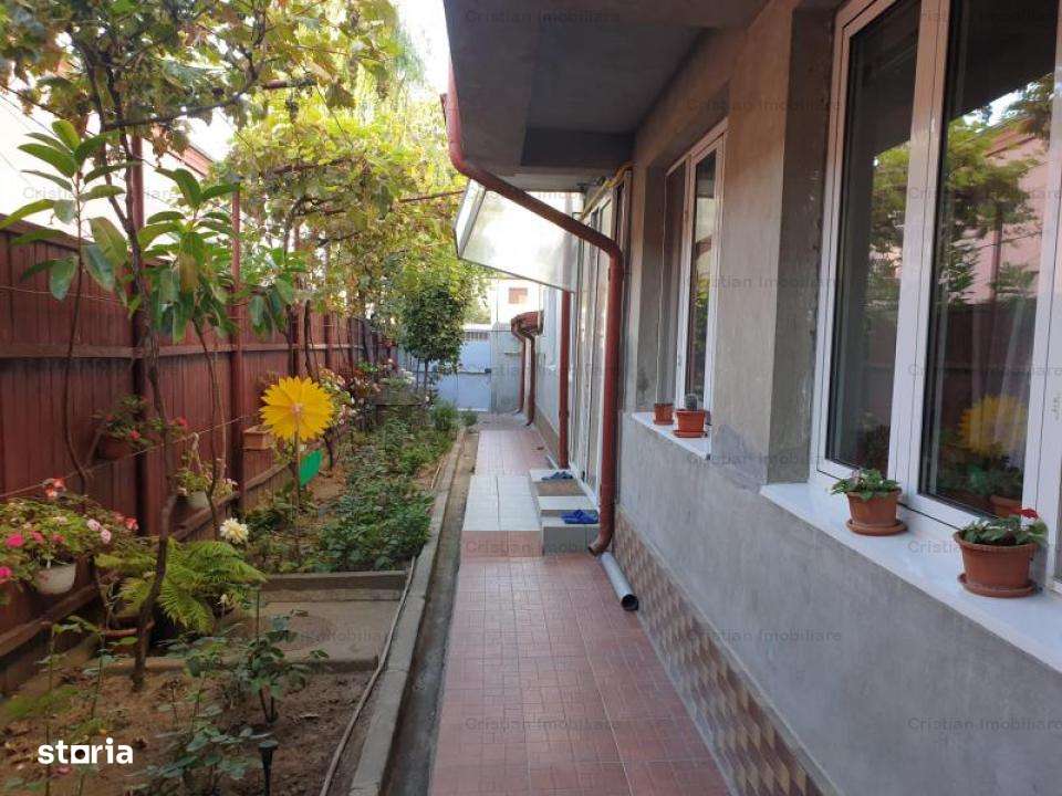 Vila P+1 299mp Construita din caramida, anul 2000, teren 300mp - Imagine principală: 2/12