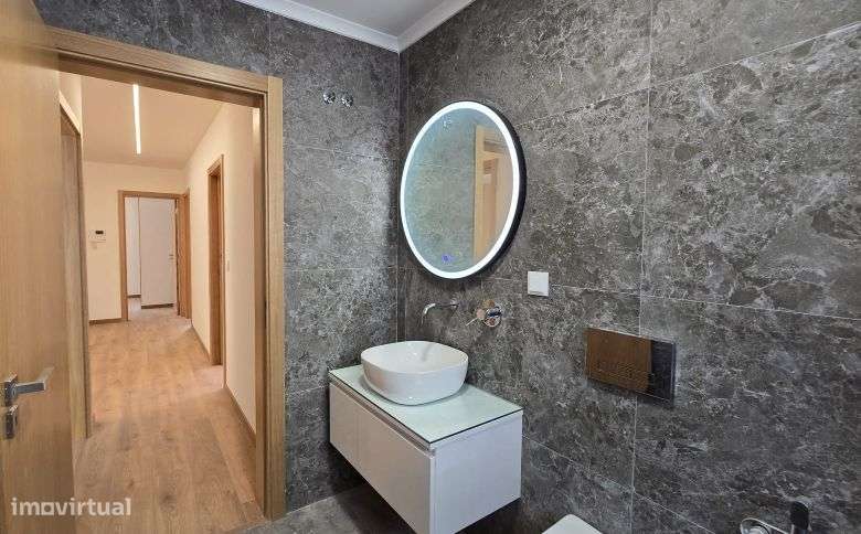 T3 Remodelado, com cozinha equipada às Portas de Benfica-13