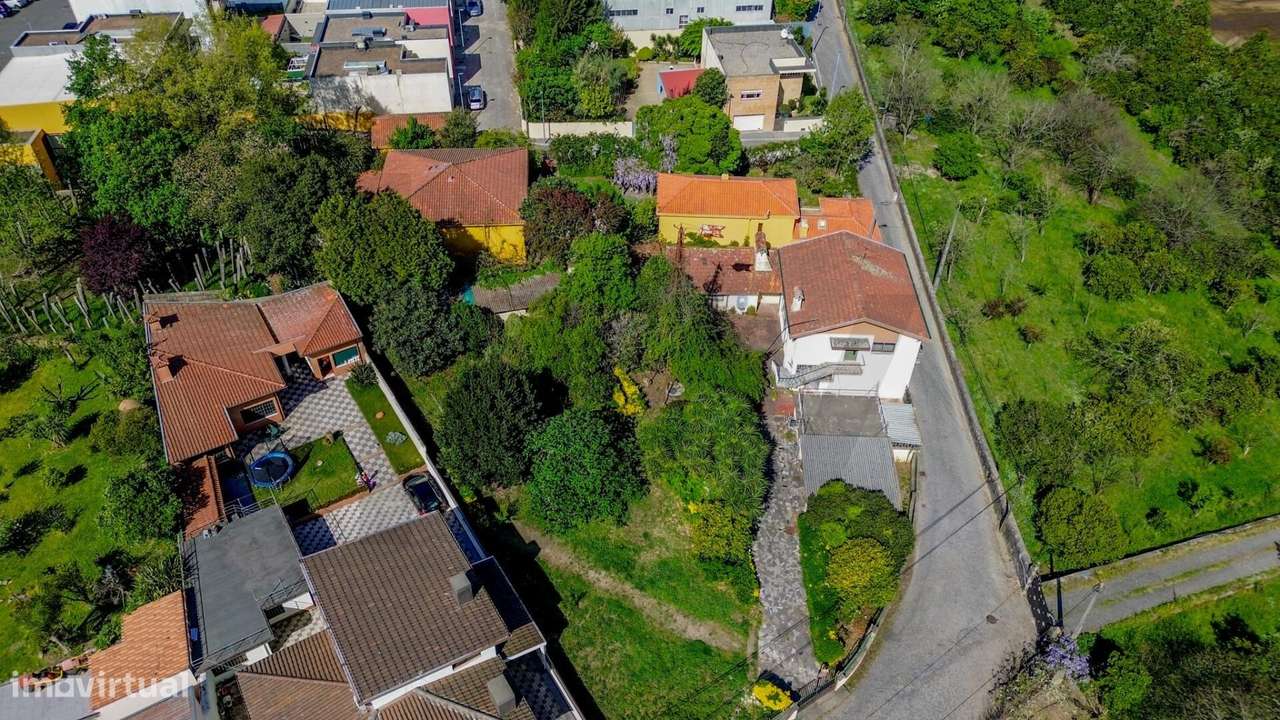 Moradia com 1451m2 de Terreno e Elevado Potencial de Valorização em Sã-47