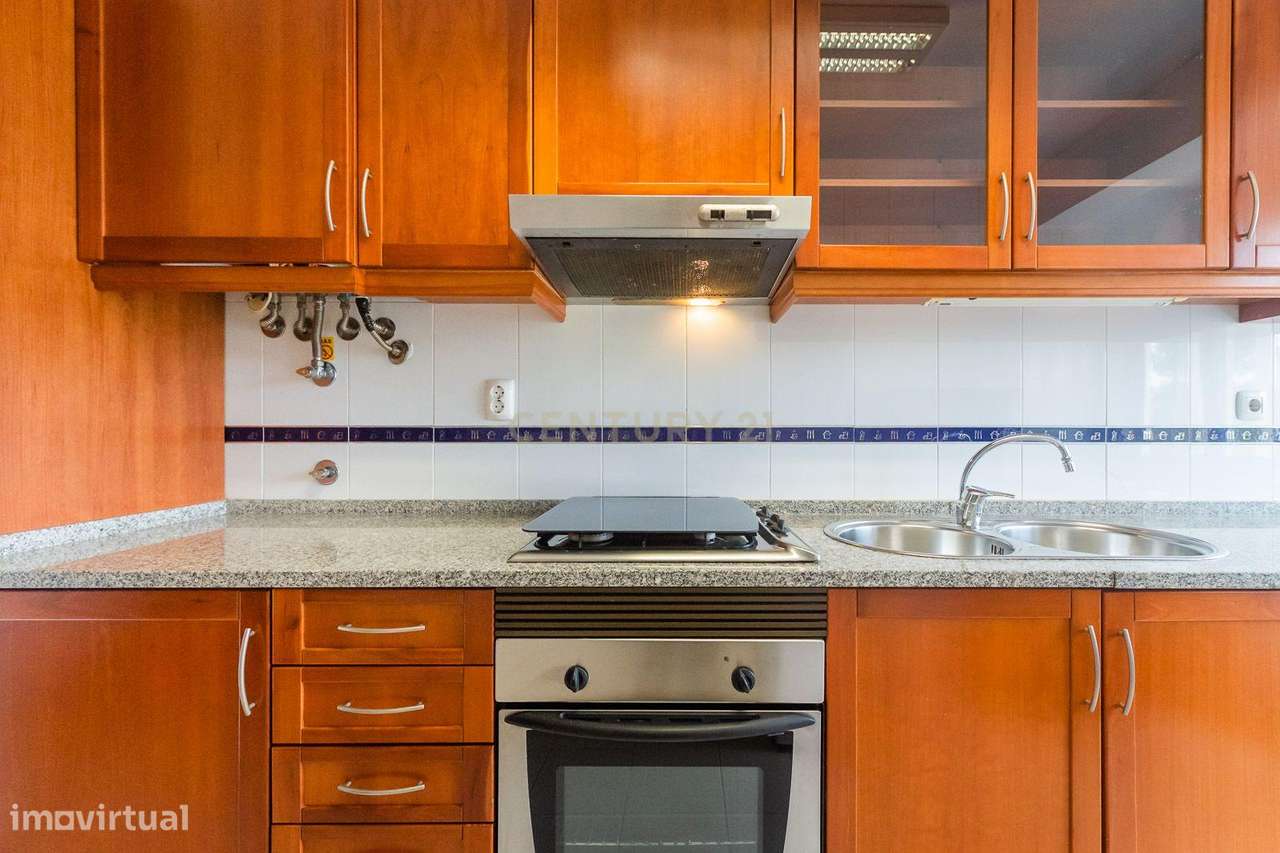 Excelente apartamento T2 com parqueamento em Rio de Mouro-6