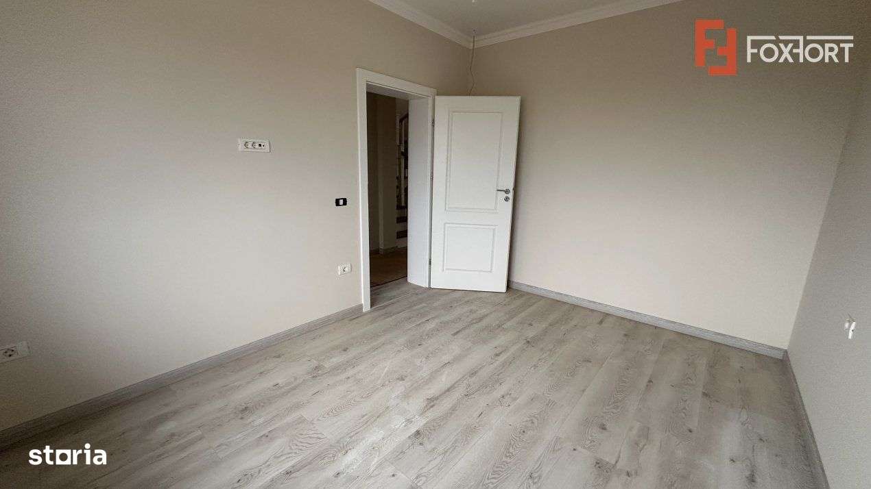 Duplex de vanzare cu 5 camere, despartit prin garaj, zona Giroc - Imagine principală: 4/19