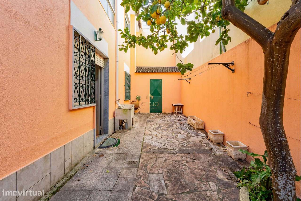 Moradia, 225 m², Santa Iria de Azoia, São João da Talha e Bobadela - Grande imagem: 4/23