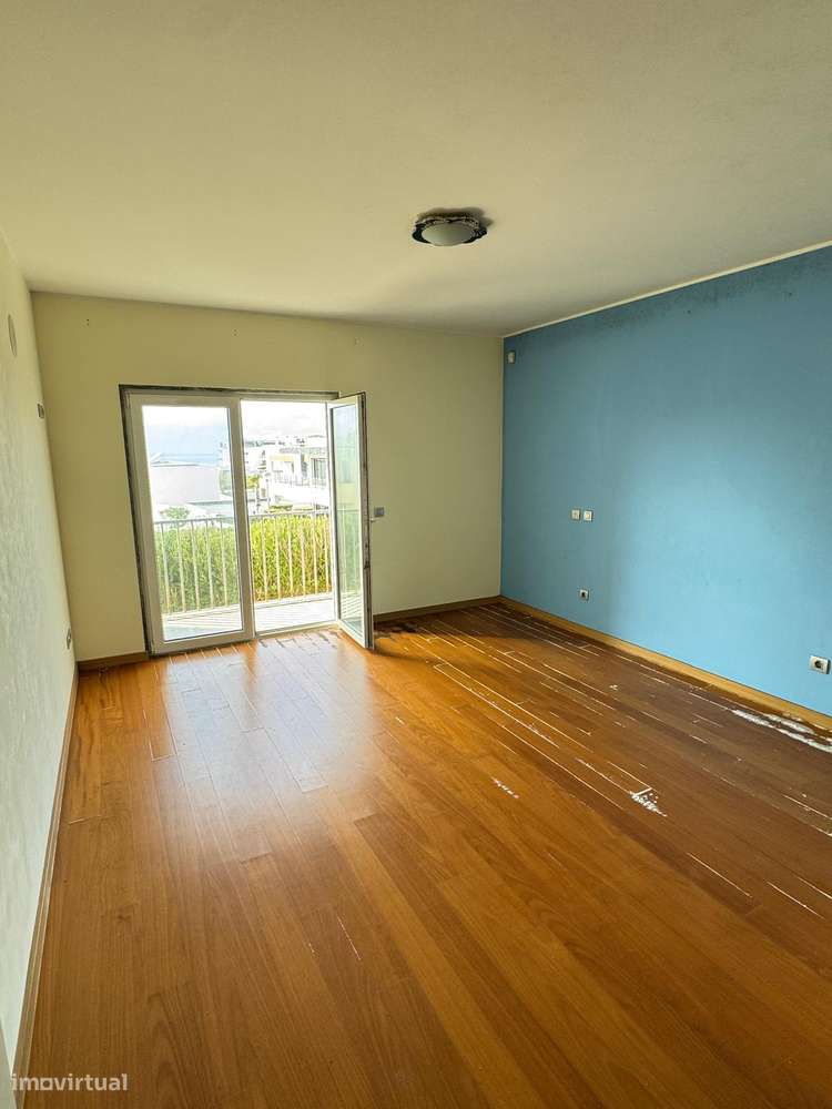 Moradia T5 com piscina, garagem e vista mar em Ericeira-16