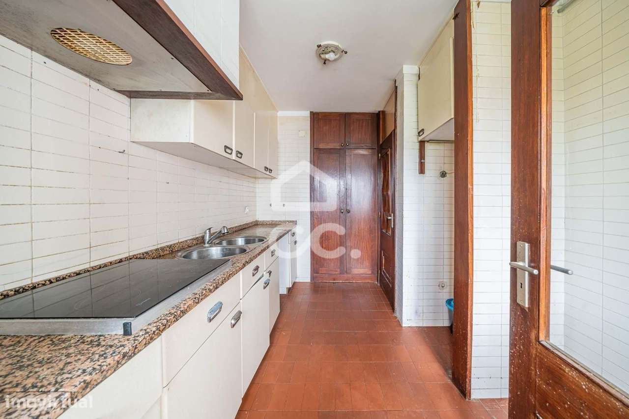 Apartamento T2 com garagem na Maia, junto ao Metro Parque Maia-5