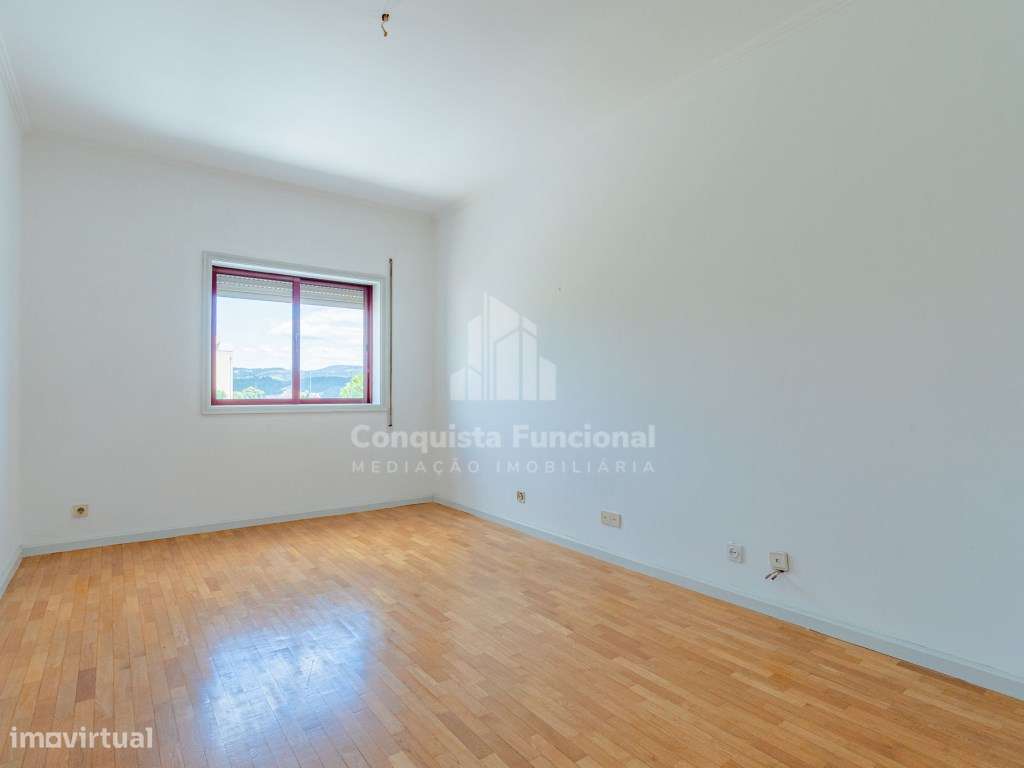 T2 com Lugar de Garagem e Elevador | São João da Madeira | 259.500€-16