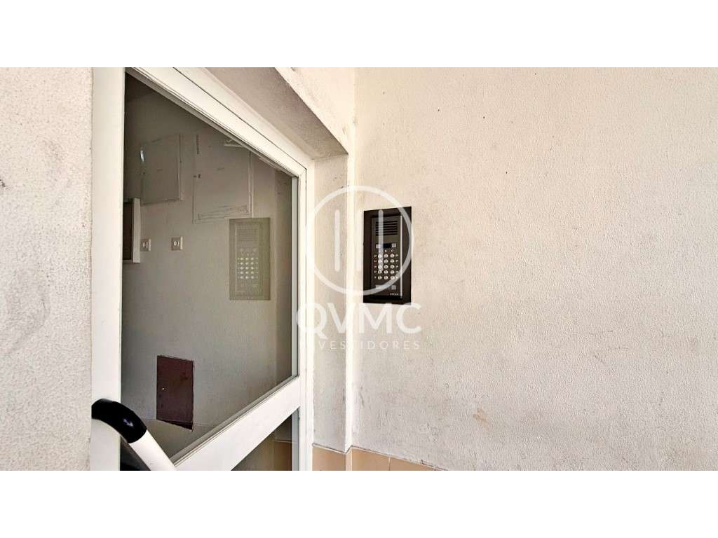 Apartamento T3 renovado em Carnaxide - Oeiras-20