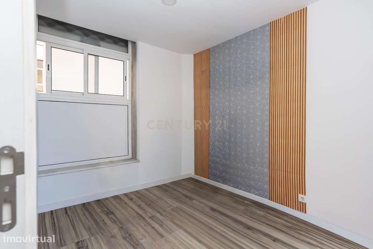 Espaço Comercial com Potencial para Habitação-12