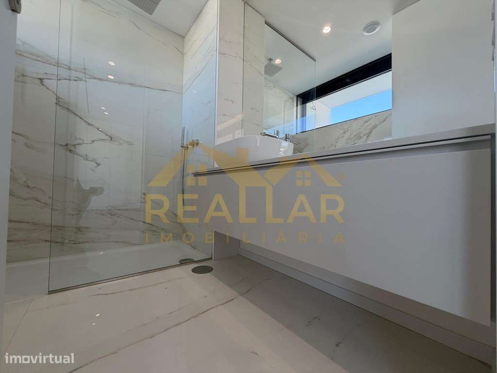 Villas Rio & Mar: Moradias T4 Exclusivas na Primeira Linha de Espos...-15
