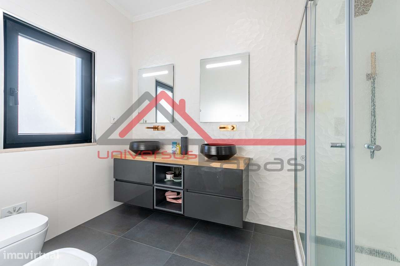 Moradia Térrea Isolada V4 com Piscina Moita-35