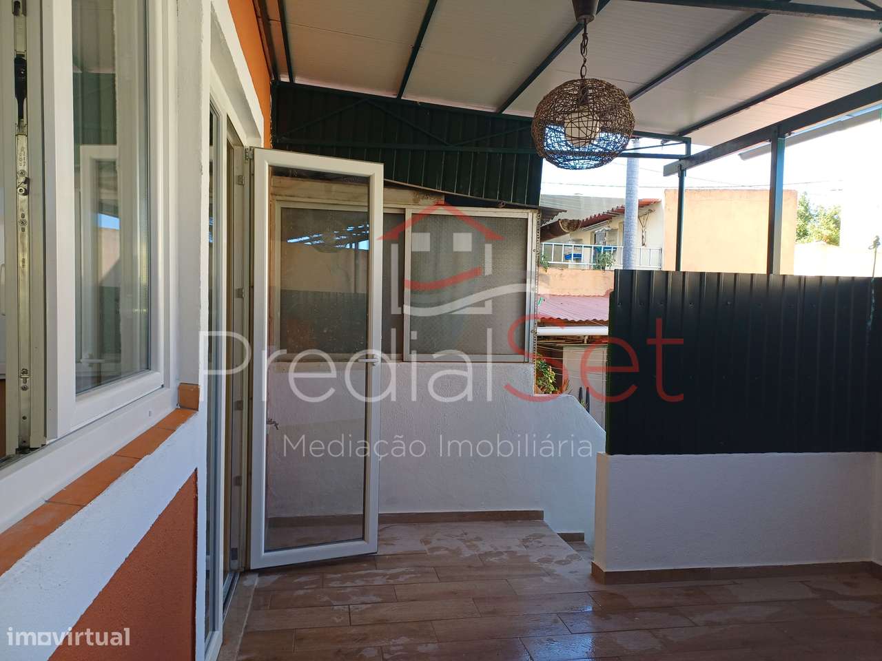 Moradia T3 Totalmente remodelada em Setúbal-31