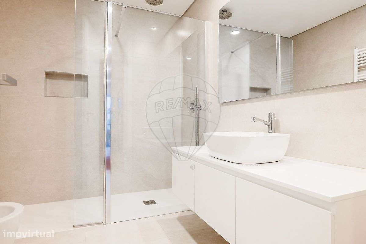 Moradia de Luxo T3+1 com Piscina Aquecida -300m da Praia em Matosinhos-27