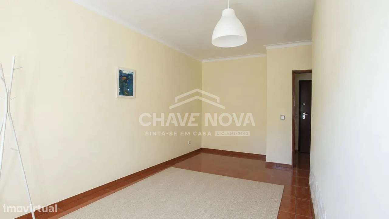 T2+1 c/ Lugar de Garagem e Arrumos em Mafamude (Laborim)-13