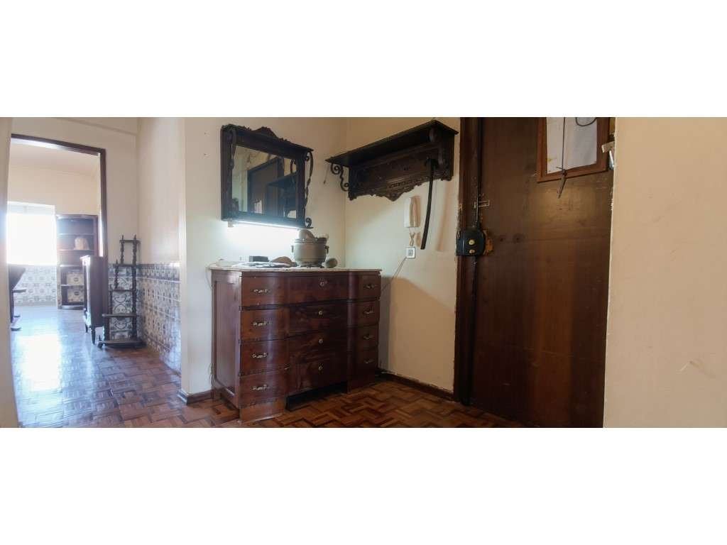 Apartamento T3 convertido em T2 - Paço de Arcos. Comboio.-25